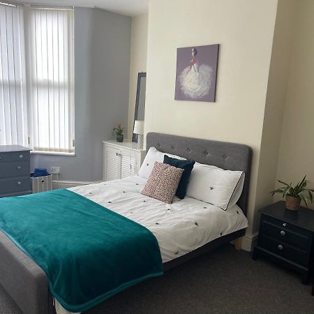 Marks Place Liverpool Luaran gambar