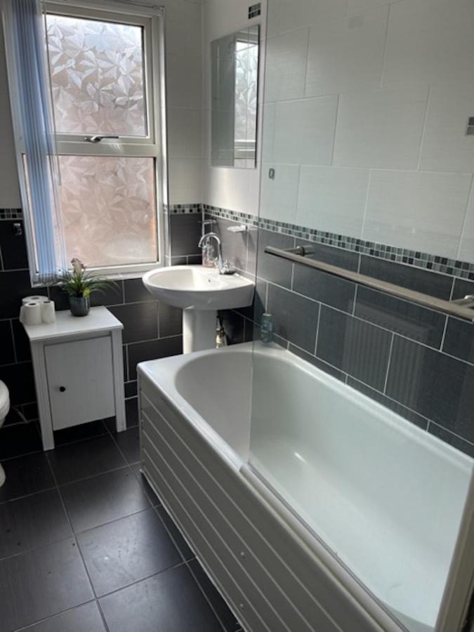 Marks Place Liverpool Luaran gambar