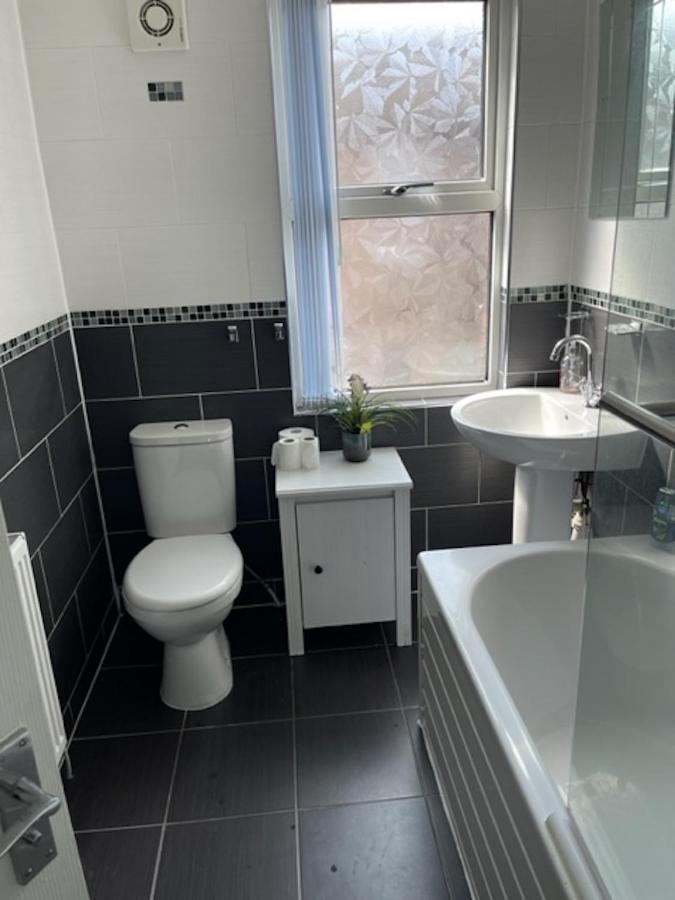 Marks Place Liverpool Luaran gambar