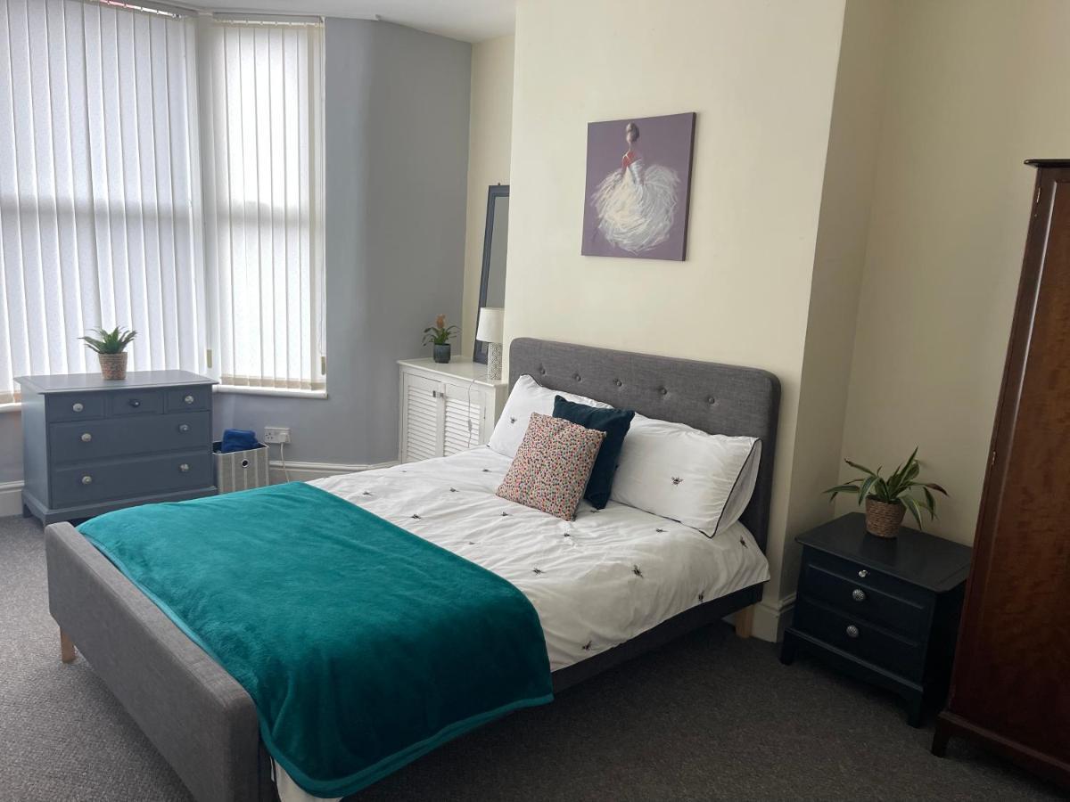 Marks Place Liverpool Luaran gambar